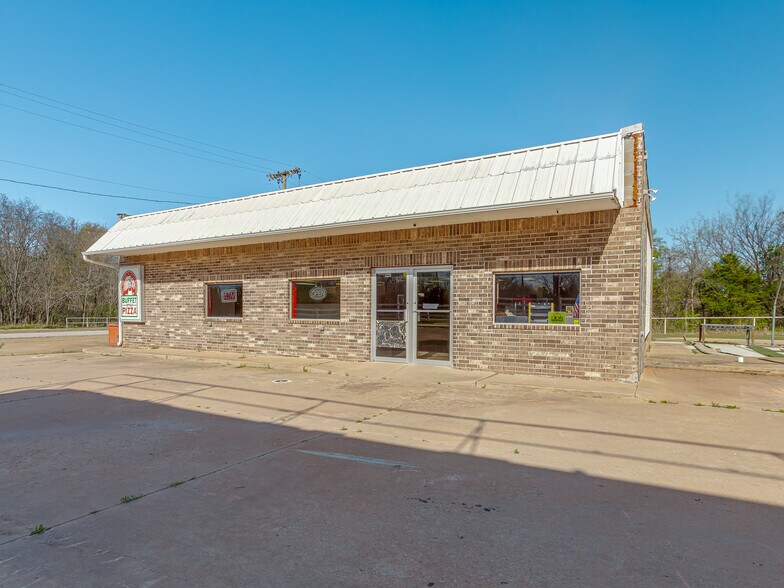 More Photos Of 1221 N 8th Ave, Stroud Convenience Store For Sale