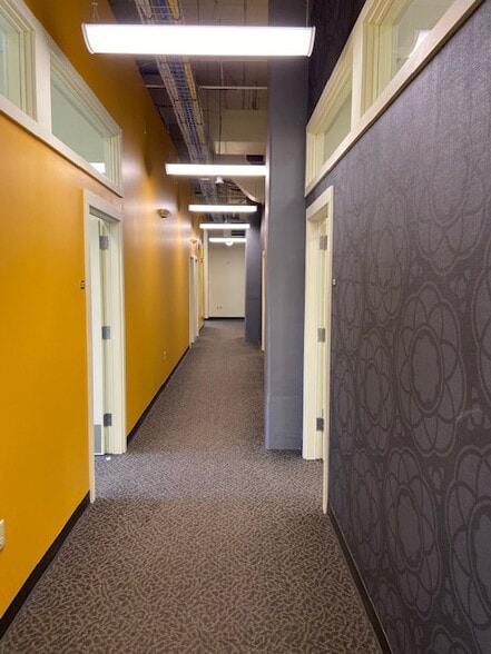 More Photos Of 323 Garfield St S, Parkland Apartments For Lease