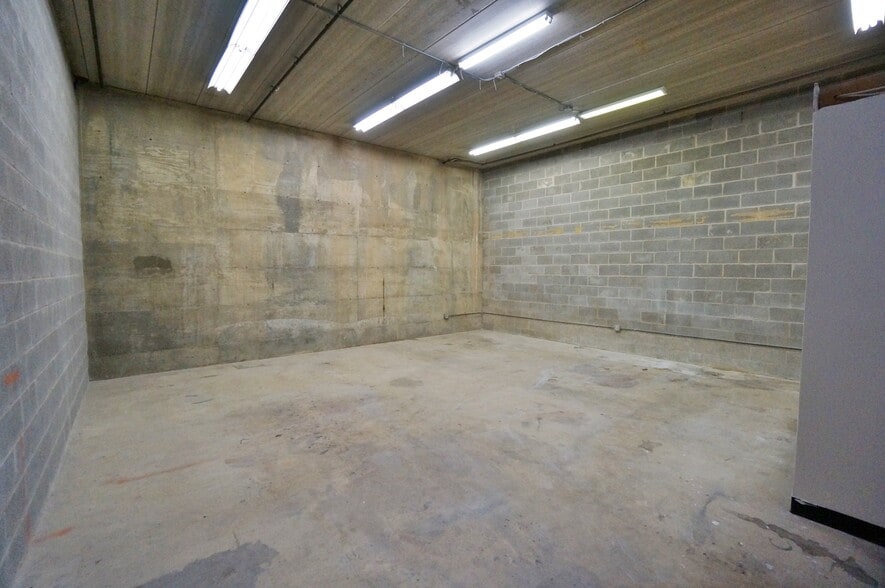 More Photos Of 2201-2353 Distribution Cir, Silver Spring Warehouse For Lease