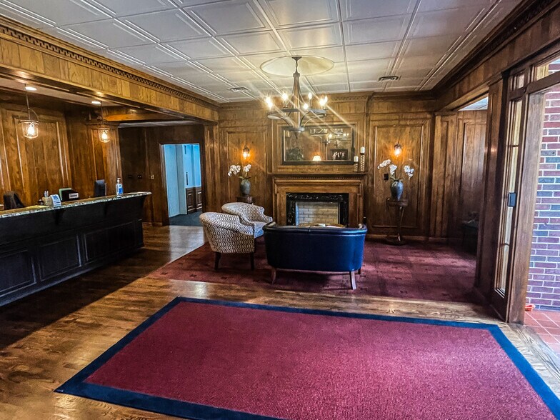 More Photos Of 502 W 6th St, Tulsa Office For Sale