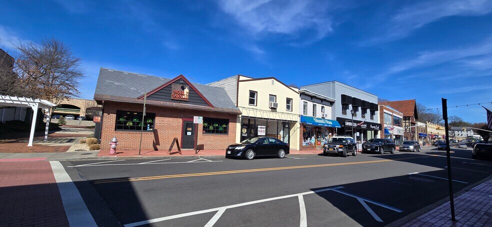 Primary Photo Of 29 Glen St, Glen Cove Storefront Retail Office For Lease