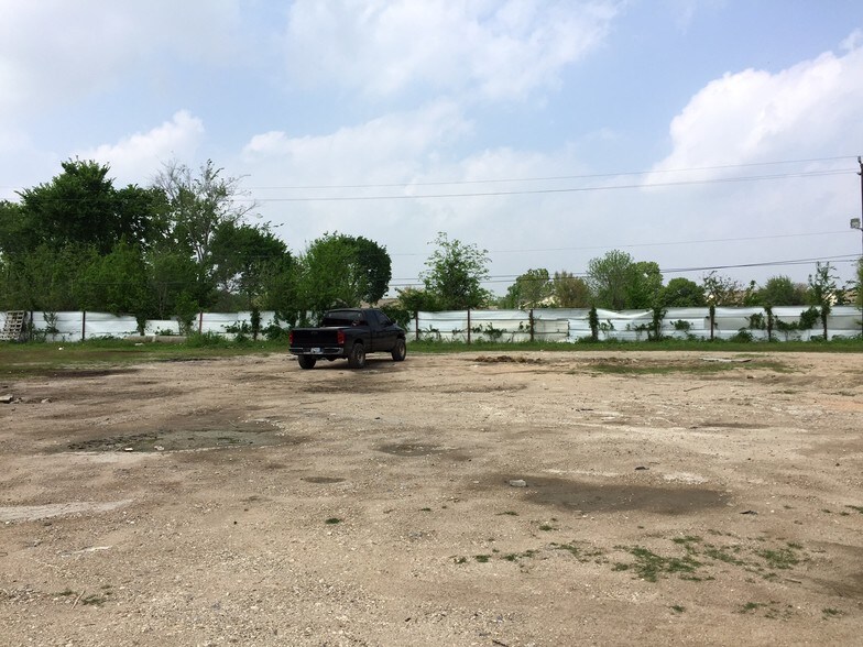 More Photos Of 7735 Lettie St, Houston Auto Salvage Facility For Lease