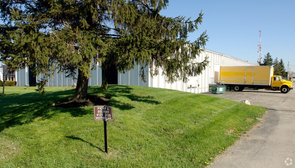 More Photos Of 4121-4135 Westward Ave, Columbus Light Distribution For Lease