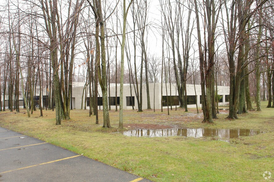 More Photos Of 3825 Columbus Rd, Granville Business Park For Lease