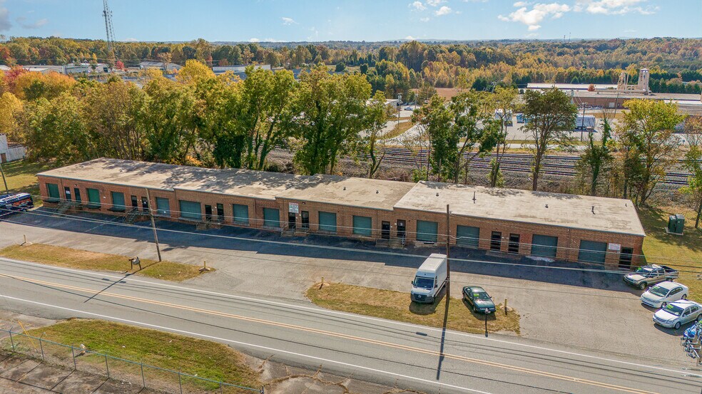 More Photos Of 3240 Highland Ave NE, Hickory Warehouse For Lease