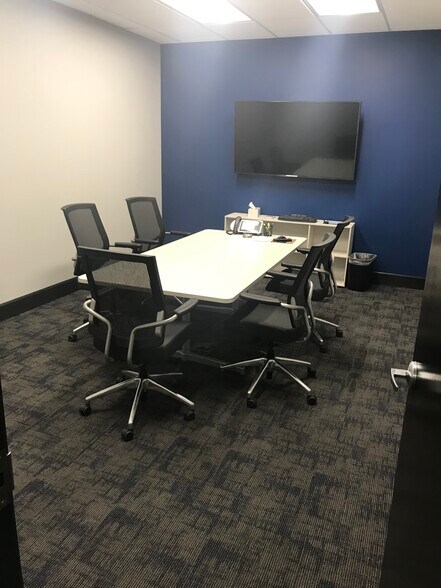 More Photos Of 366 Regency Pky, Omaha Medical For Lease