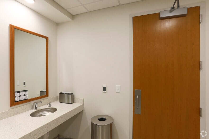 More Photos Of 200 E Broad St, Greenville Office For Lease