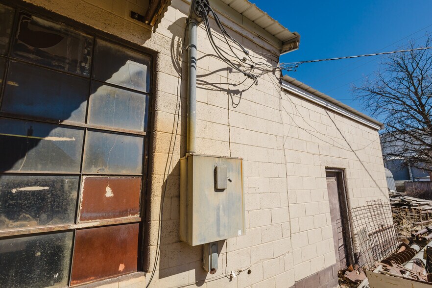 More Photos Of 410 N Commercial Ave, Sedgwick Storefront For Sale