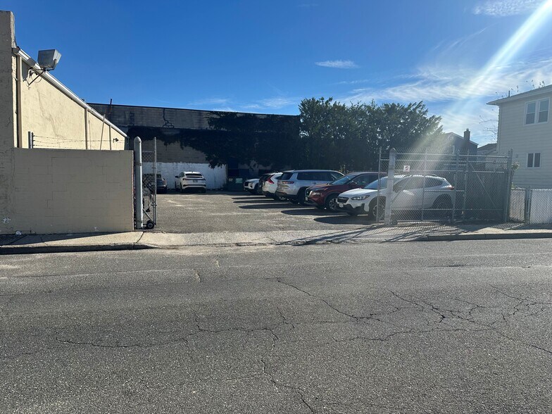 More Photos Of 333 Hempstead Tpke, Elmont Light Manufacturing For Sale