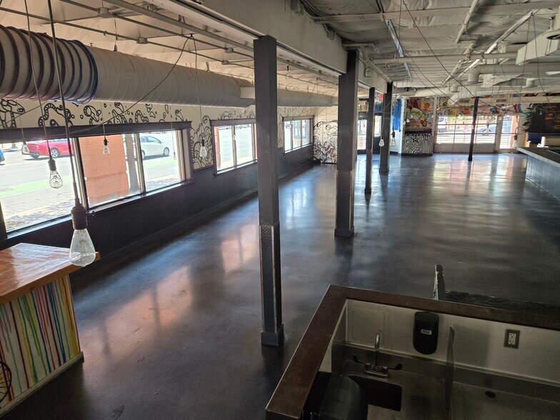 More Photos Of 4 E University Dr, Tempe Restaurant For Lease