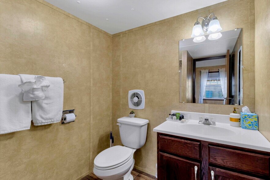 More Photos Of 13050 U.S. 190 hwy, Onalaska Freestanding For Sale