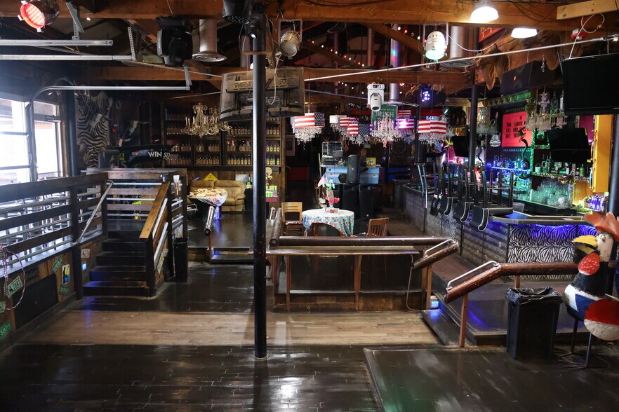 More Photos Of 3330 N Academy Blvd, Colorado Springs Bar For Lease