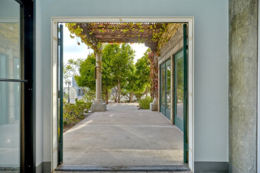 More Photos Of 2180 S El Camino Real, Oceanside Office For Sale