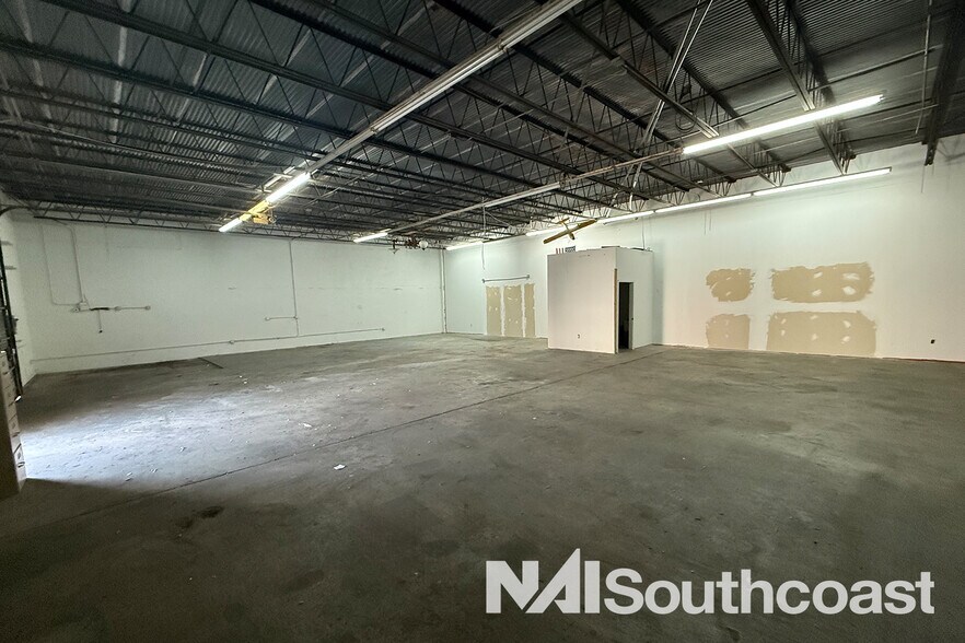 More Photos Of 3700-3758 SE Dixie Hwy, Stuart General Retail For Lease