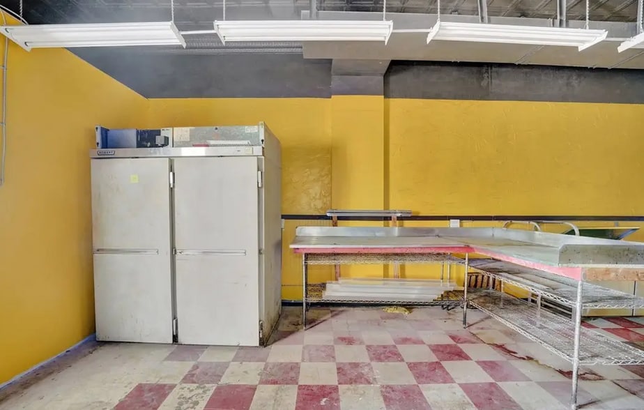 More Photos Of 2107 Main St, Niagara Falls Bar For Sale