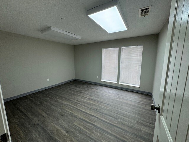 More Photos Of 1008 Morton St, Richmond Showroom For Lease