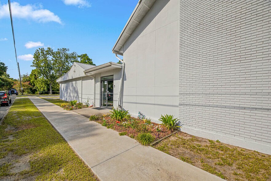 More Photos Of 2625 Reynolds St, Brunswick Flex For Sale