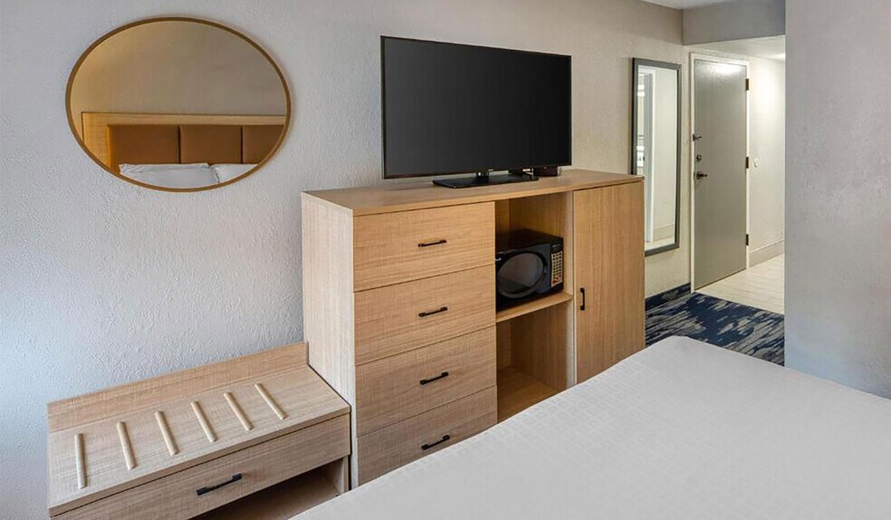 More Photos Of 1030 State Road 229, Batesville Hotel For Sale