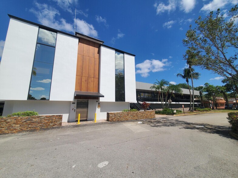More Photos Of 1860 N Pine Island Rd, Plantation Office For Lease