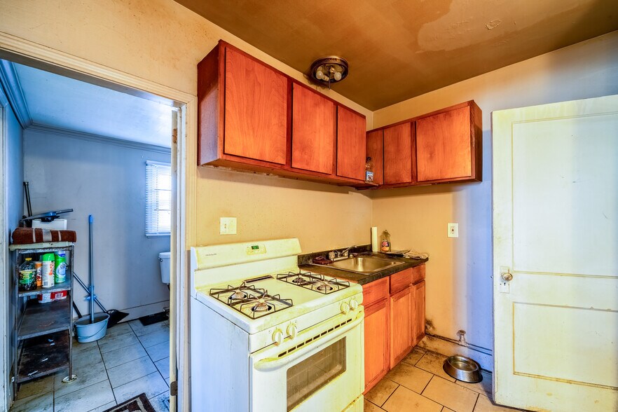 More Photos Of 19430 W Warren Ave, Detroit Specialty For Sale