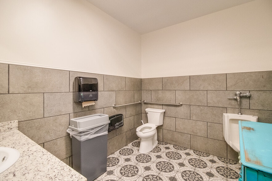 More Photos Of 21 E Athens St, Winder General Retail For Sale