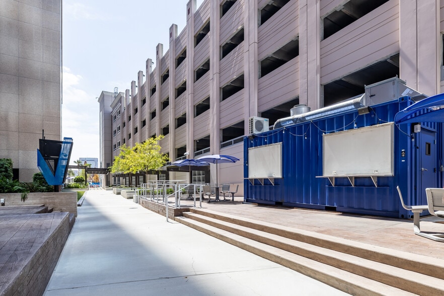 More Photos Of 100 W Bay St, Jacksonville Office For Lease