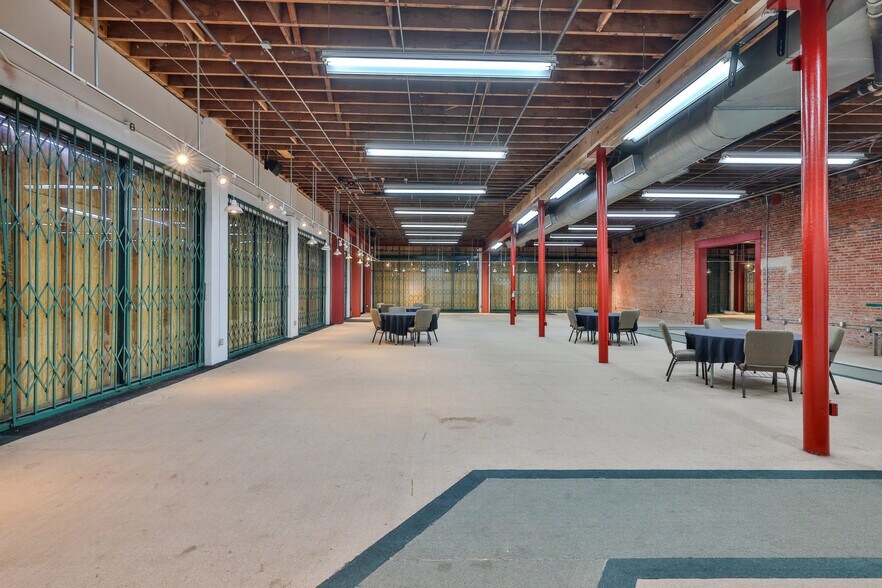 More Photos Of 400 E 4th St, Santa Ana General Retail For Lease