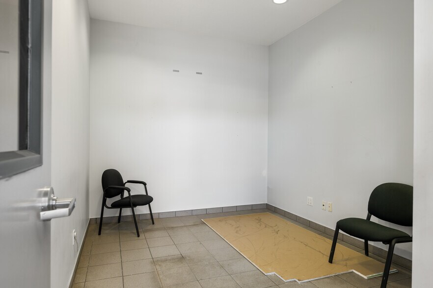 More Photos Of 4921 Wellington Rd, Nanaimo General Retail For Lease