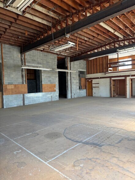 More Photos Of 96 Main st, Reinholds Warehouse For Lease