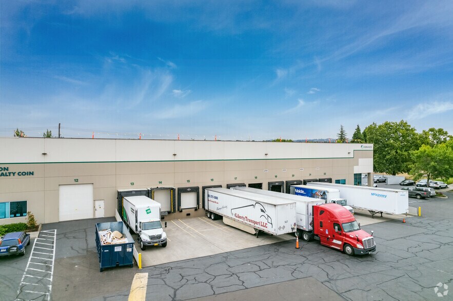 More Photos Of 5220-5232 NE 152nd Pl, Portland Warehouse For Lease