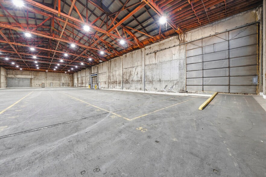 More Photos Of 715 S Grape St, Medford Warehouse For Sale