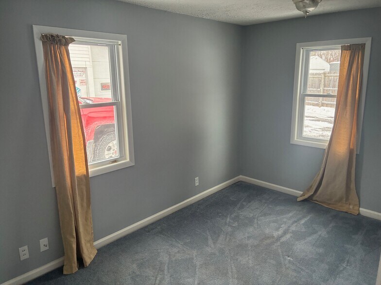 More Photos Of 88 Southern Dr, Rochester Industrial For Sale