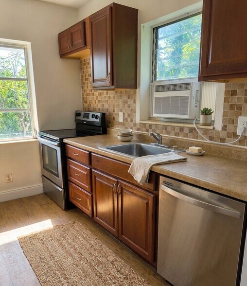 More Photos Of 2463 Dewey St, Hollywood Multifamily For Sale
