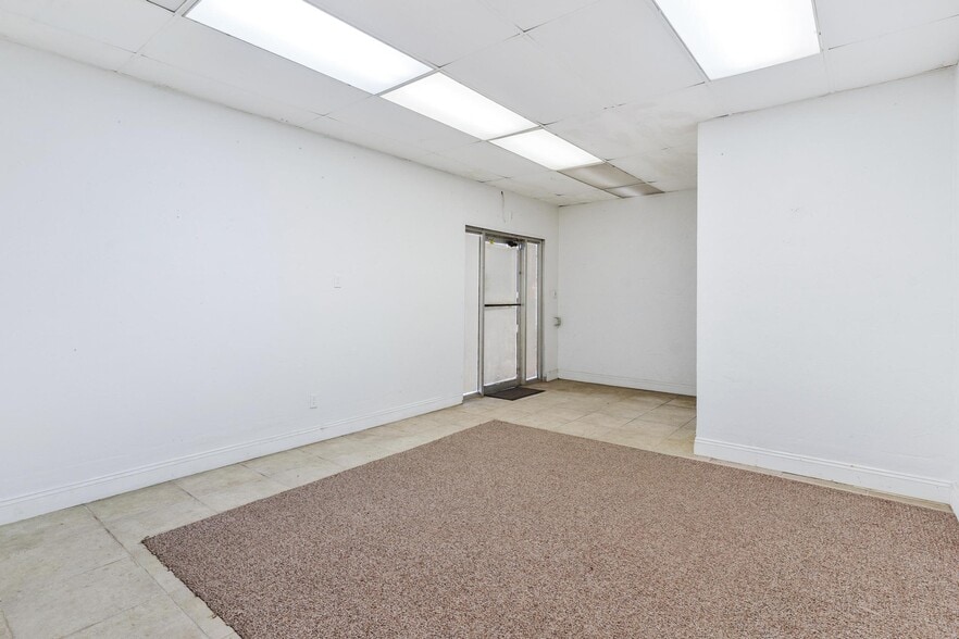 More Photos Of 227 E Main St, Tavares General Retail For Sale