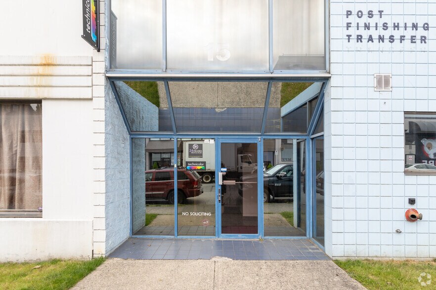 More Photos Of 11 E 4th Ave, Vancouver Warehouse For Lease