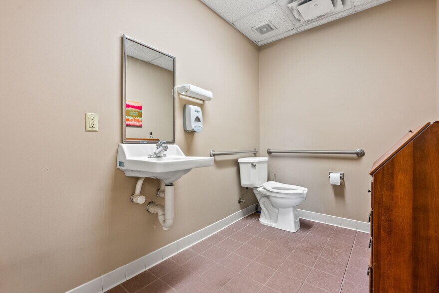 More Photos Of 834-840 Lagoon Business Loop, Montgomery Light Distribution For Lease