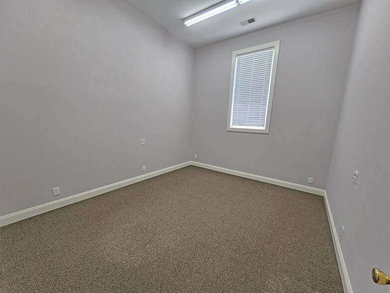 More Photos Of 191 Friarsgate Blvd, Irmo Flex For Lease