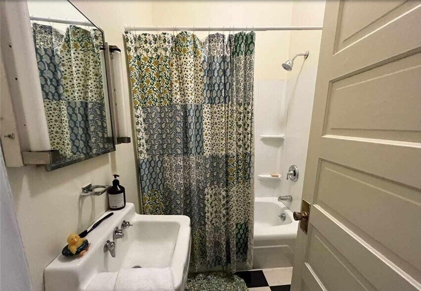 More Photos Of 300 6th St, Calumet Storefront Retail Residential For Sale