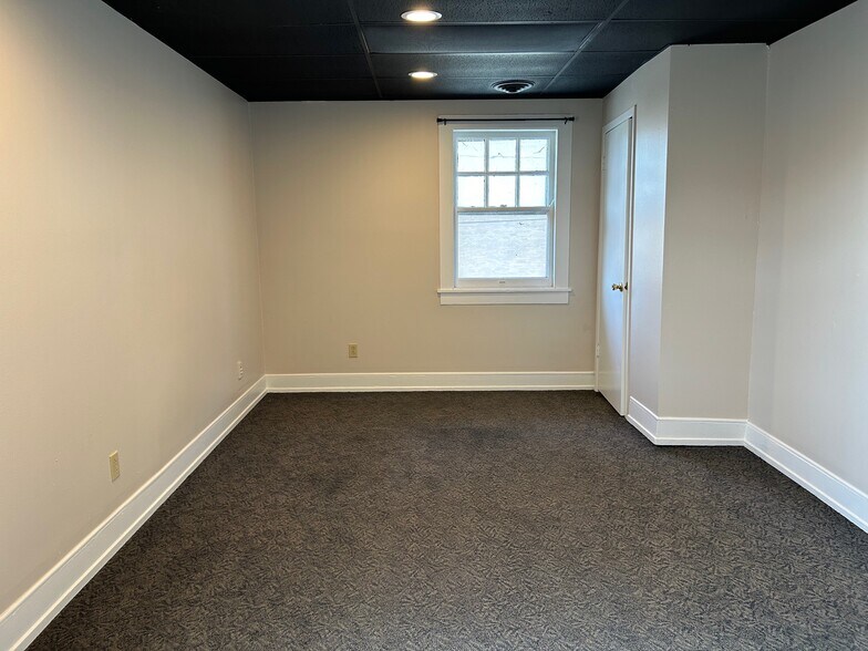 More Photos Of 616 4th St SW, Cedar Rapids Office For Lease