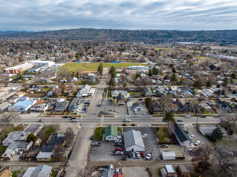 More Photos Of 702 S Washington Ave, Emmett Service Station For Sale