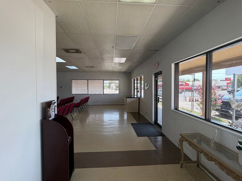More Photos Of 3439 Roosevelt Ave, San Antonio Service For Sale