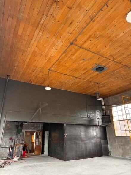 More Photos Of 1032-1038 12th Ave, Grafton Flex For Lease