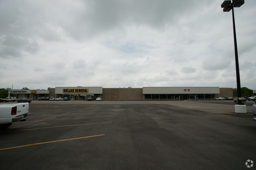 More Photos Of 660-734 W Brazos Ave, West Columbia Unknown For Lease