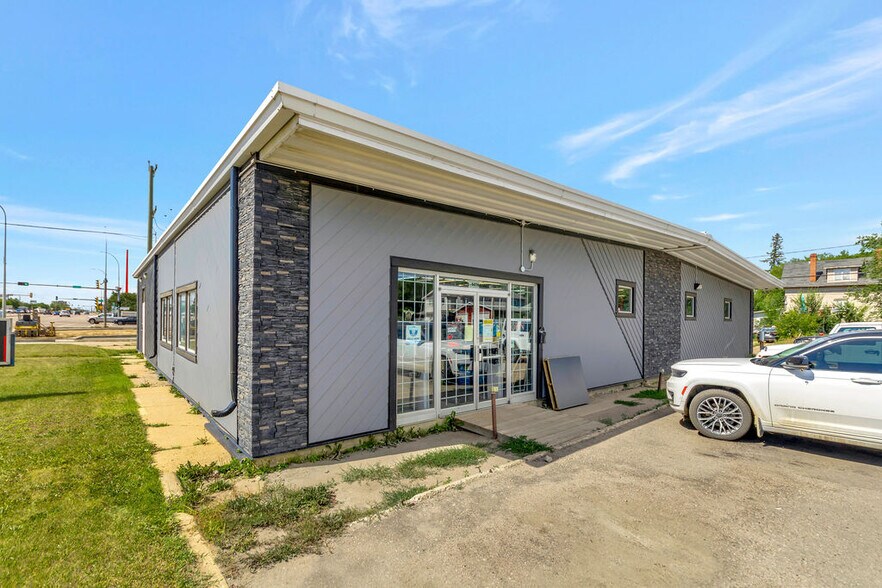 Primary Photo Of 4818 44 st, Lloydminster General Retail For Lease