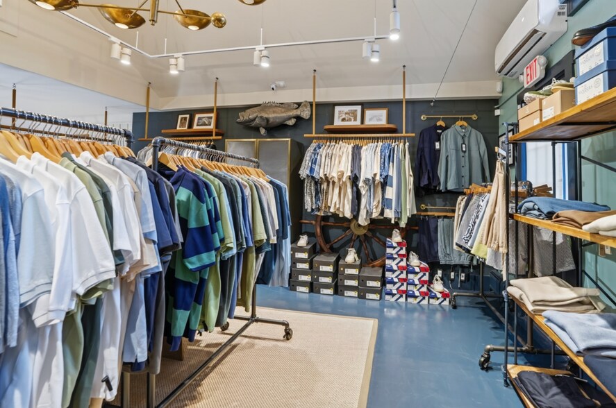 More Photos Of 9 Winter St, Edgartown Storefront For Lease