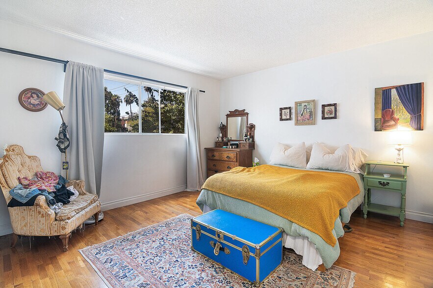 More Photos Of 439 S Hobart Blvd, Los Angeles Apartments For Sale