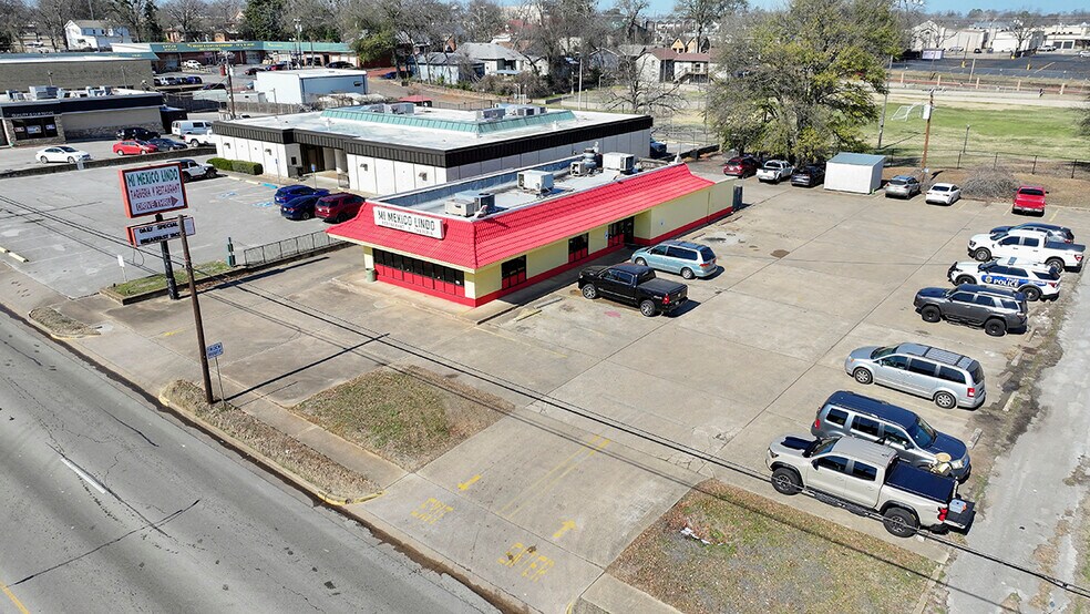 Primary Photo Of 405 W Front St, Tyler Restaurant For Sale