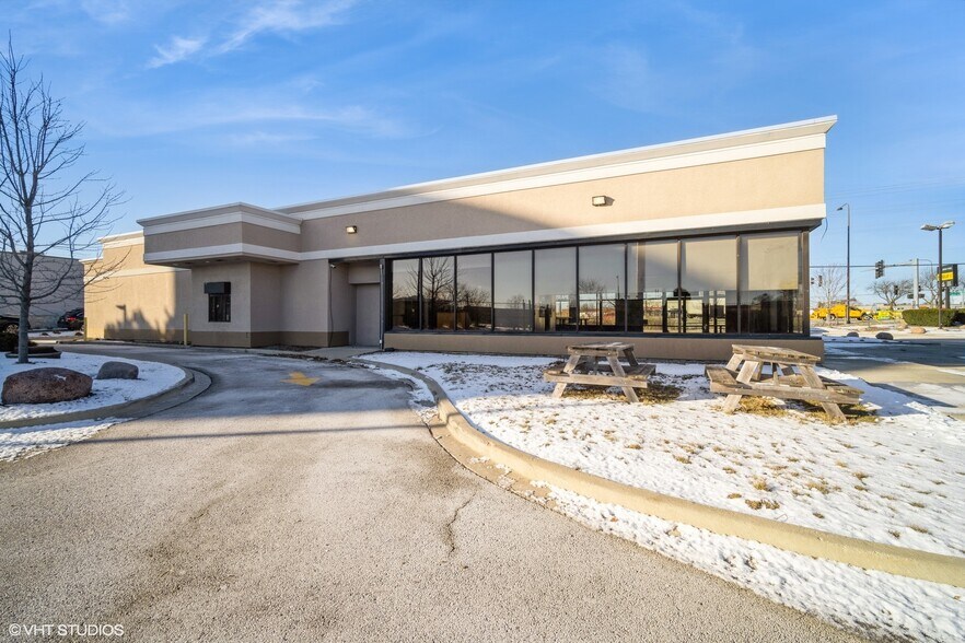 More Photos Of 1551 Busse Rd, Elk Grove Village Fast Food For Sale