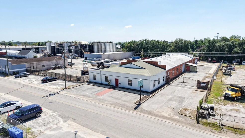 Primary Photo Of 2230 Commerce Dr, Columbia Manufacturing For Sale