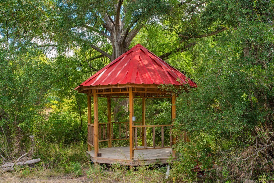 More Photos Of 10207 E Hwy 290, Fredericksburg Freestanding For Sale